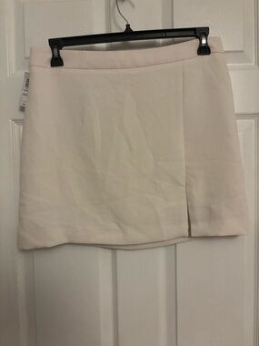 ARITZIA Women's Cream Mini Skirt - Classic Clean Silhouette